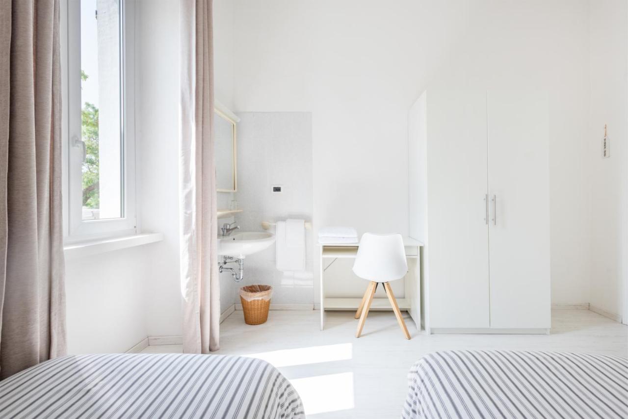 Al Lago Camping & Rooms Riva del Garda Buitenkant foto