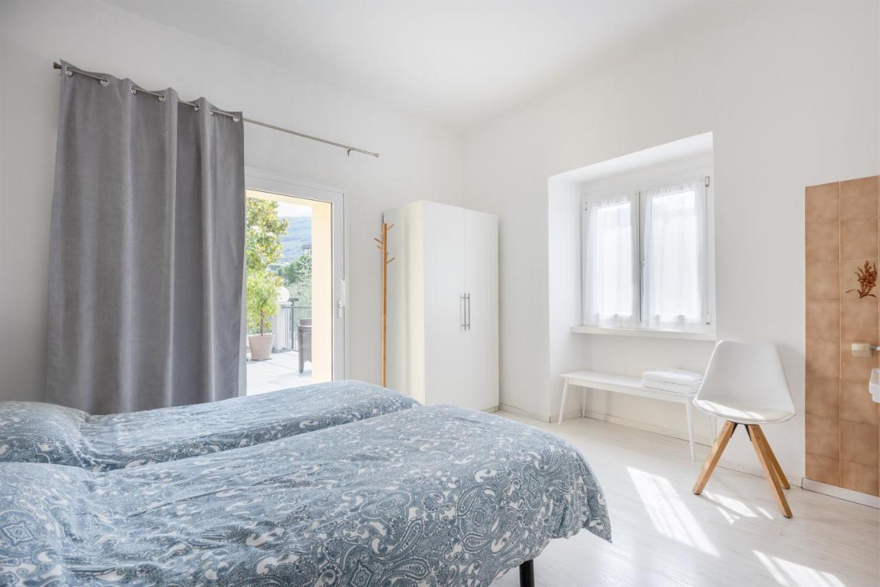 Al Lago Camping & Rooms Riva del Garda Buitenkant foto