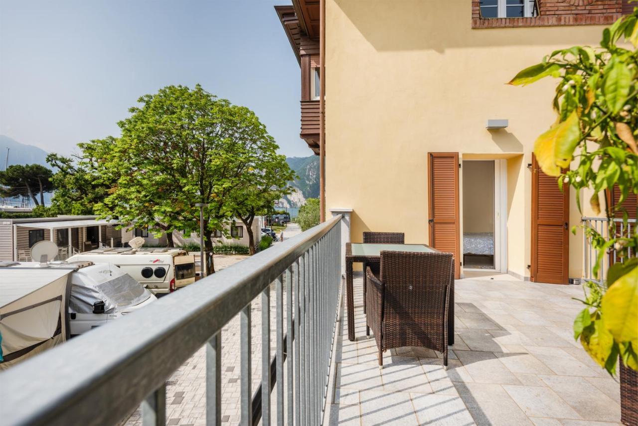 Al Lago Camping & Rooms Riva del Garda Buitenkant foto