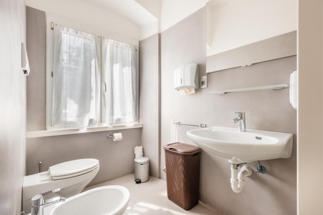 Al Lago Camping & Rooms Riva del Garda Buitenkant foto