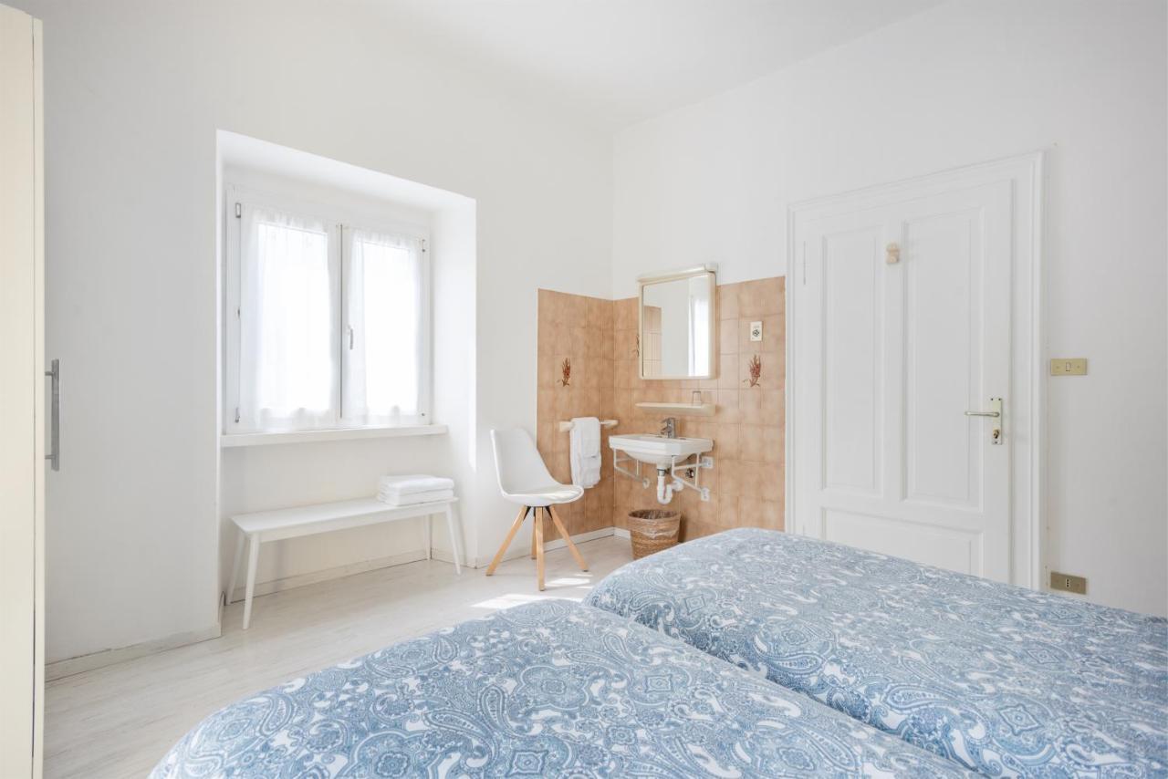 Al Lago Camping & Rooms Riva del Garda Buitenkant foto