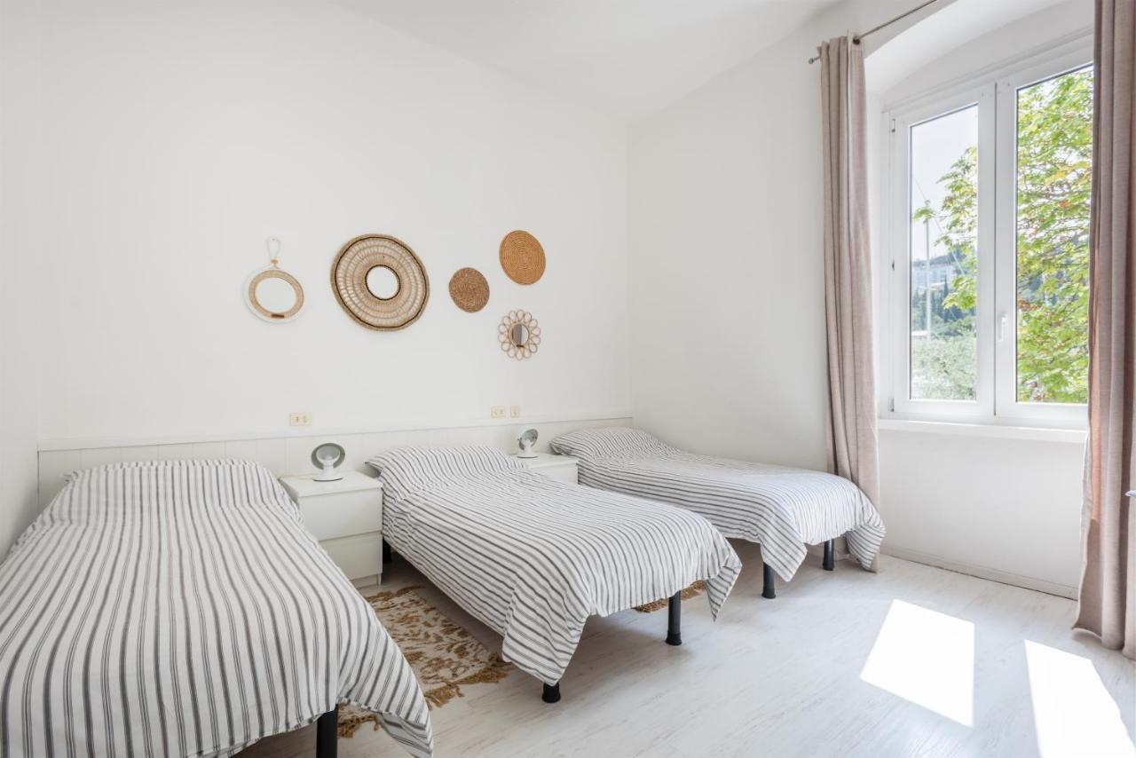 Al Lago Camping & Rooms Riva del Garda Buitenkant foto