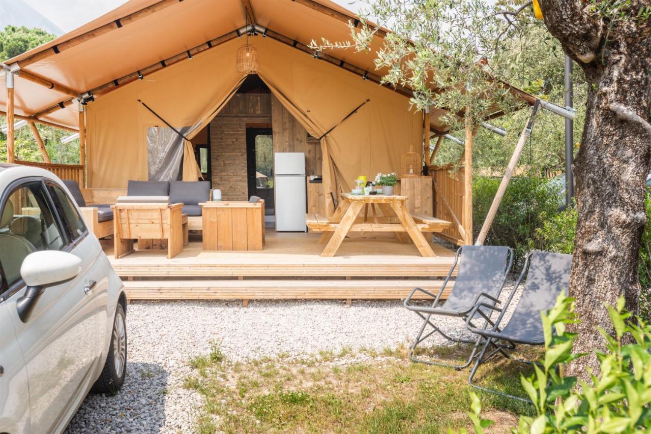 Al Lago Camping & Rooms Riva del Garda Buitenkant foto